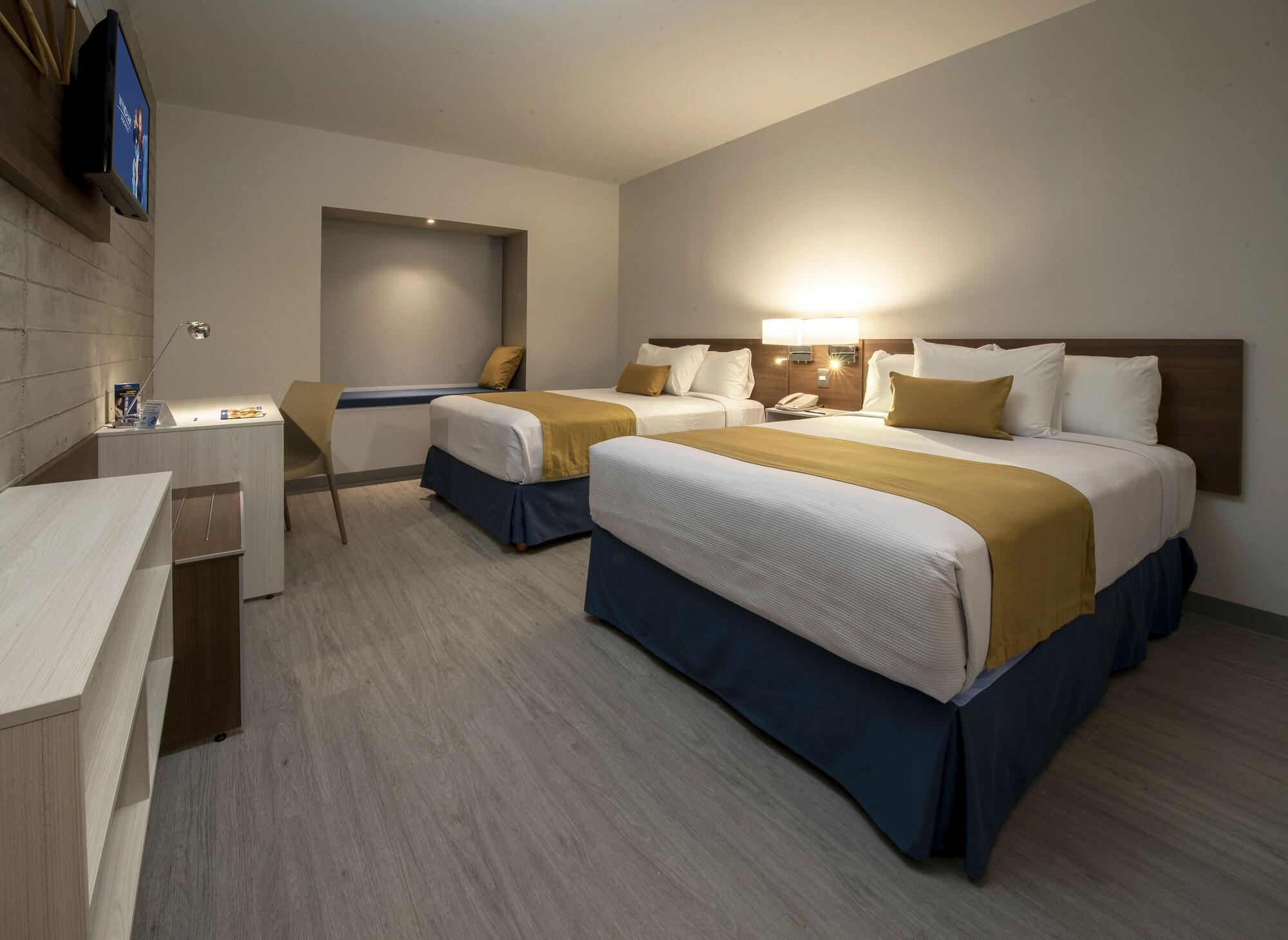 Microtel Inn & Suites By Wyndham איראפואטו מראה חיצוני תמונה