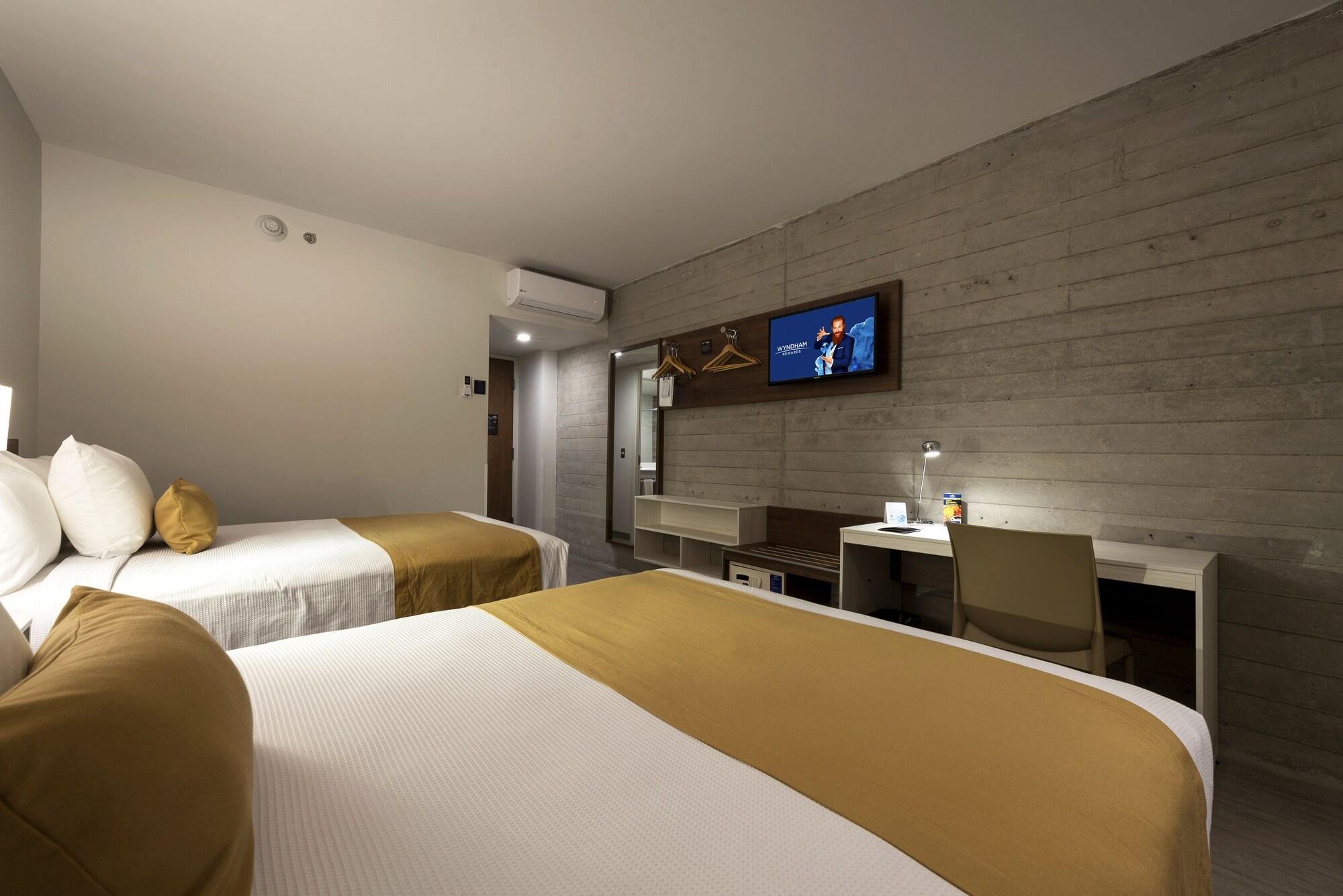 Microtel Inn & Suites By Wyndham איראפואטו מראה חיצוני תמונה