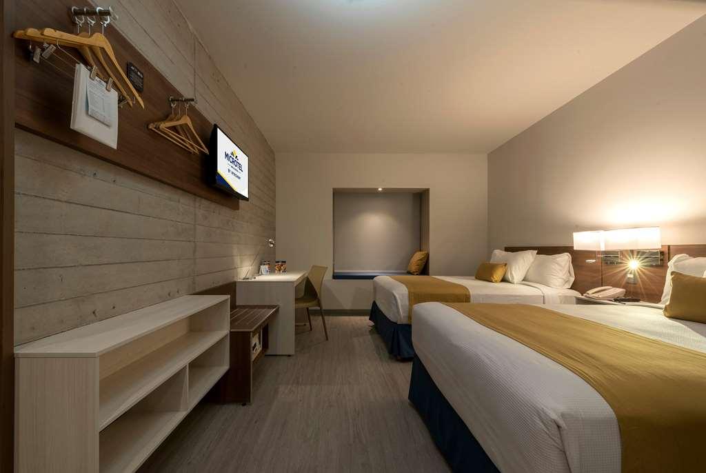 Microtel Inn & Suites By Wyndham איראפואטו חדר תמונה