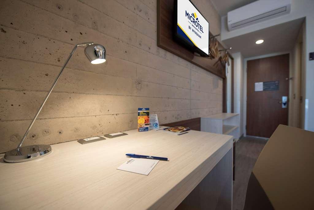 Microtel Inn & Suites By Wyndham איראפואטו חדר תמונה