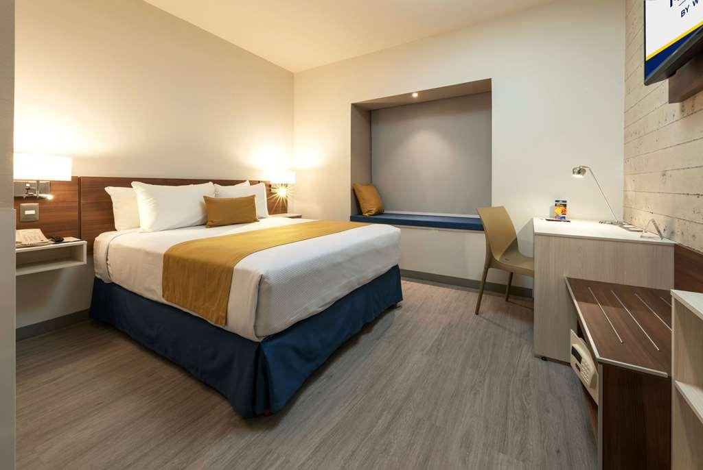 Microtel Inn & Suites By Wyndham איראפואטו חדר תמונה