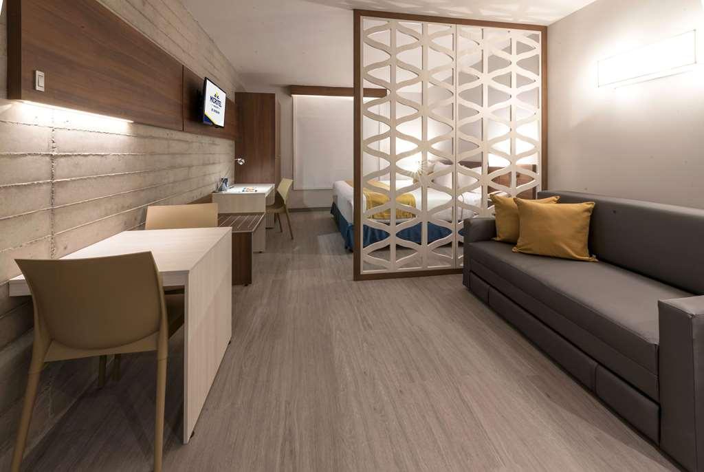 Microtel Inn & Suites By Wyndham איראפואטו חדר תמונה